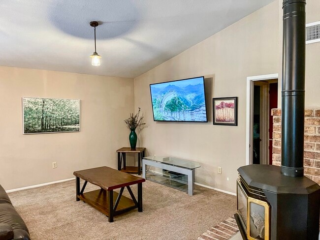 Photo - 604 Elora Dr