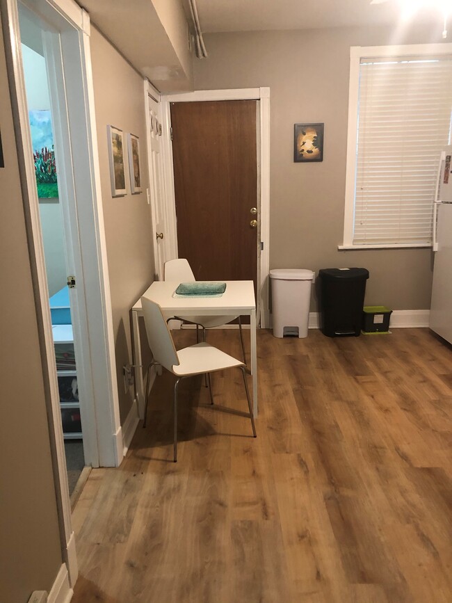 Photo - 1132 W Roscoe St Unit #1