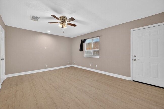 Building Photo - 5714 Southwind St