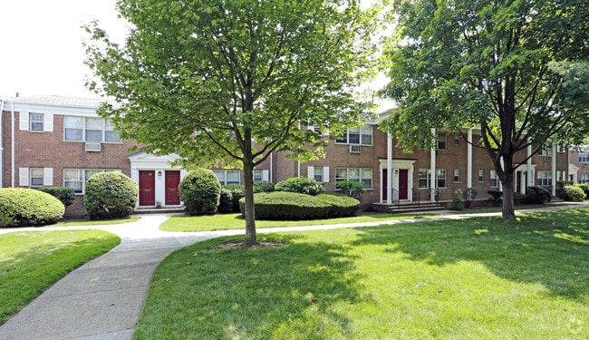 Building Photo - Summit Manor Rental