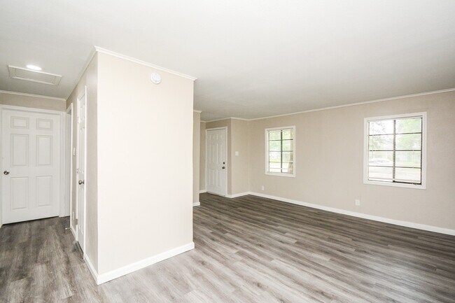 Photo - 713 Wafer St