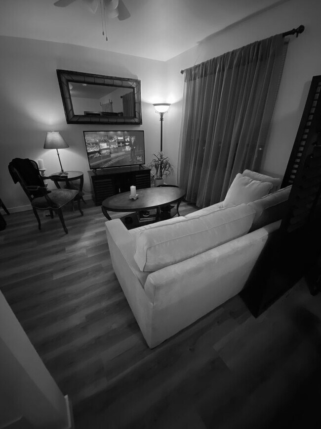 Divine Suites at Downtown Renton