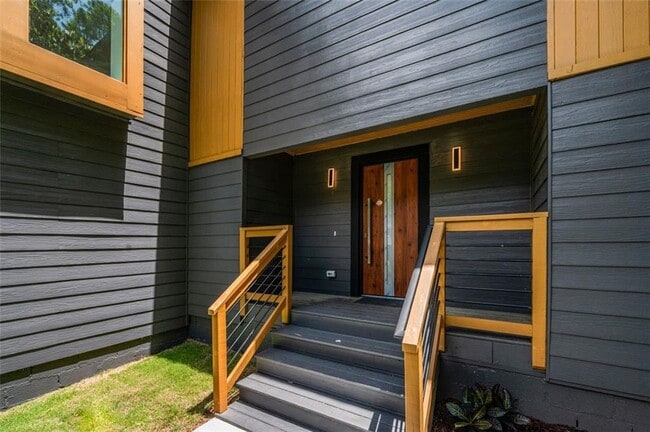 Photo - 2155 Venetian Dr SW