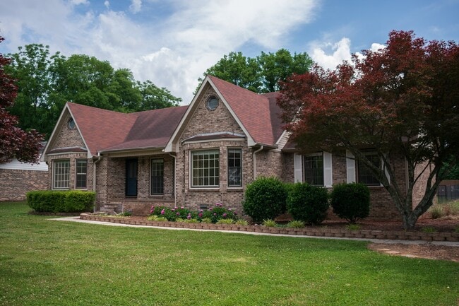 Photo - 140 Thomas Dr