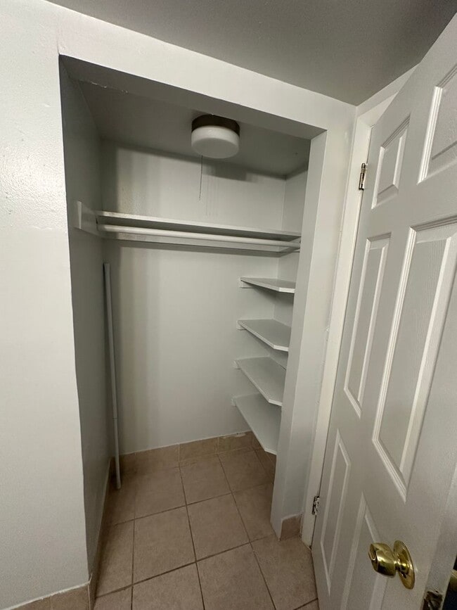 Photo - 1911 W Baltimore St Unit 1911 W Baltimore St - Apartments