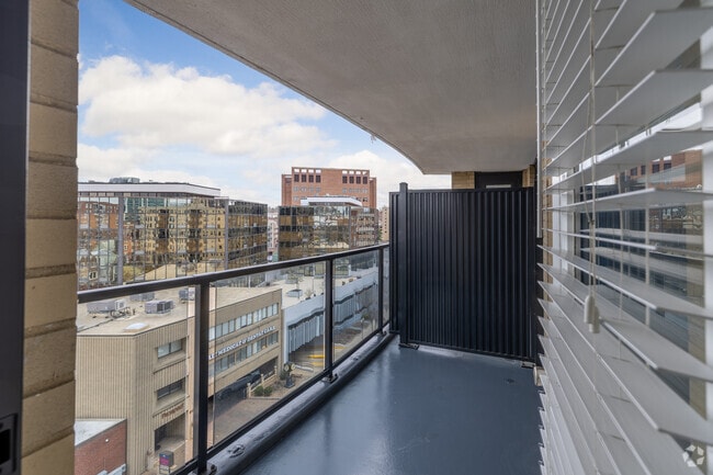 2BR, 2BA - 1,200SF - Balcony