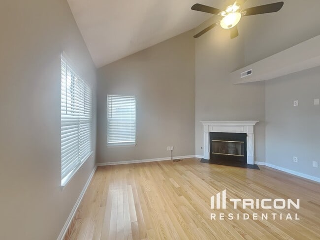 Photo - 107 Cloverfield Ct