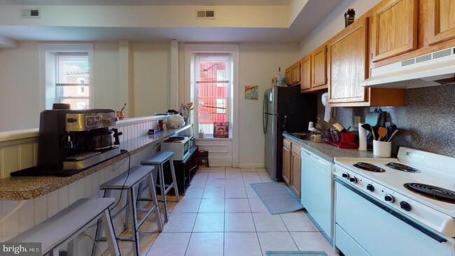 Building Photo - 1617 W Oxford St Unit 2 Rental