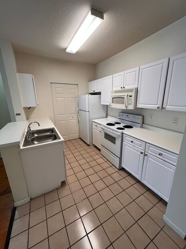 Photo - 2049 Tizewell Cir