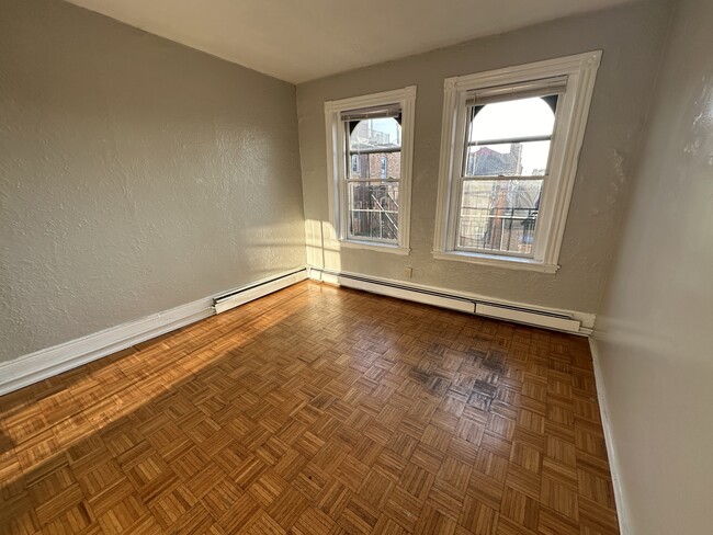 Building Photo - 32 Anderson St Rental