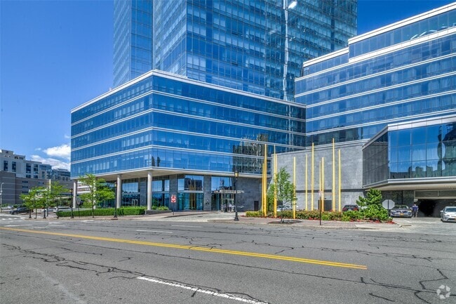 Building Photo - 5 Renaissance Square Unit 17B Rental