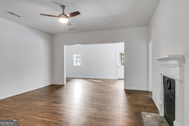 Photo - 734 W College St