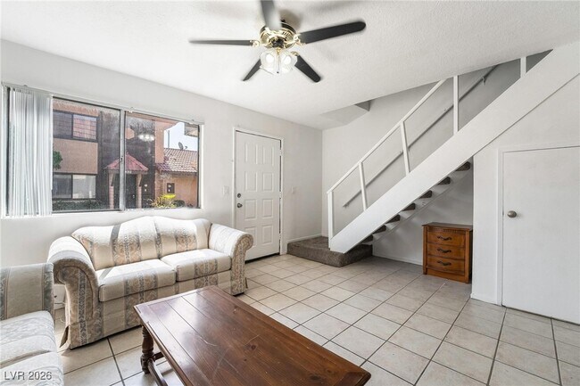 Photo - 4302 Lynnann