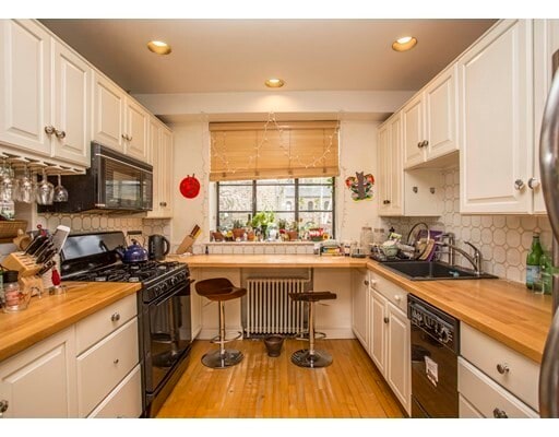 Building Photo - 88A Marion St Unit 2