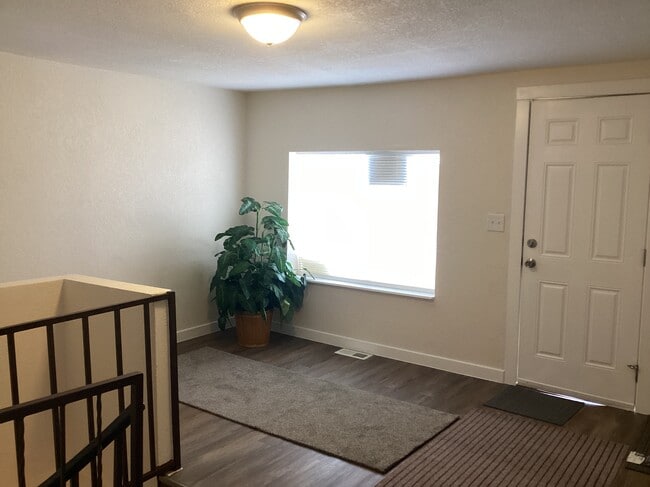 Photo - 1102 E 2nd St