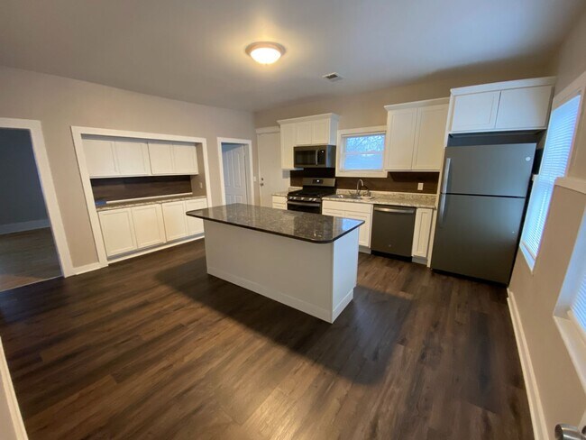 Photo - 66 Diamond Ave NE Unidad Apt 2