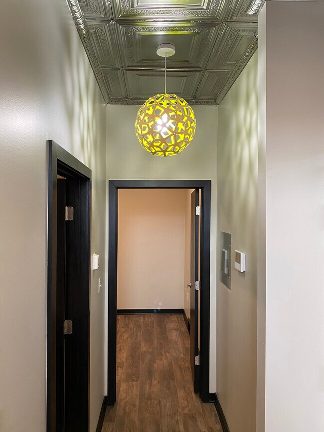 Tin Top 1A - Hallway