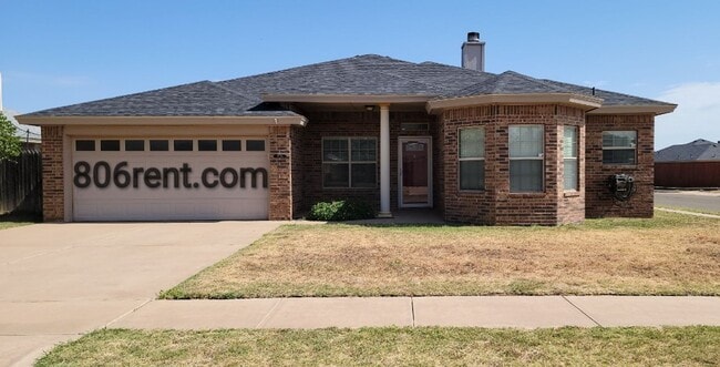 Building Photo - Spacious 4/2/2 on a Corner Lot
