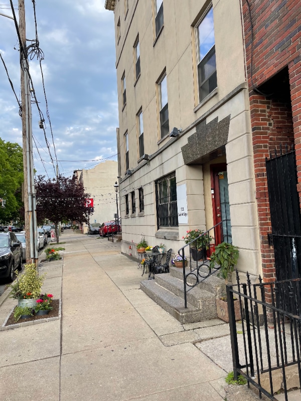 Building Photo - 322-26 Bainbridge St Unit D Rental