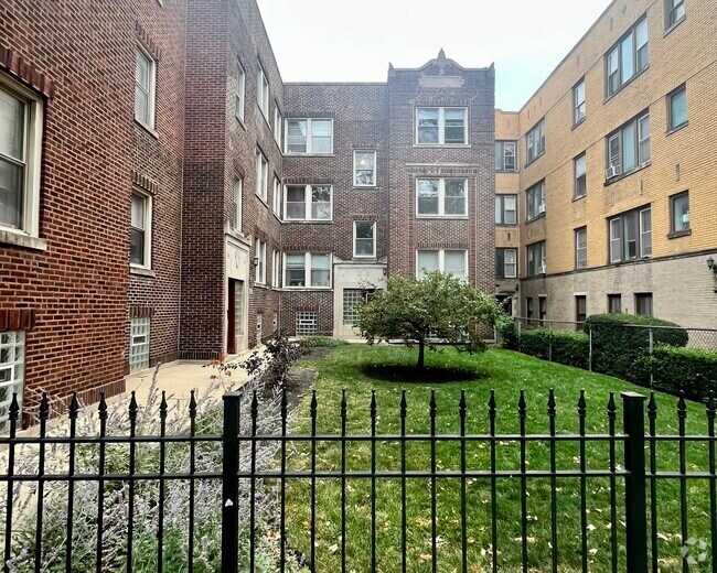 Building Photo - 2013 N Leavitt St Unit 3 Rental