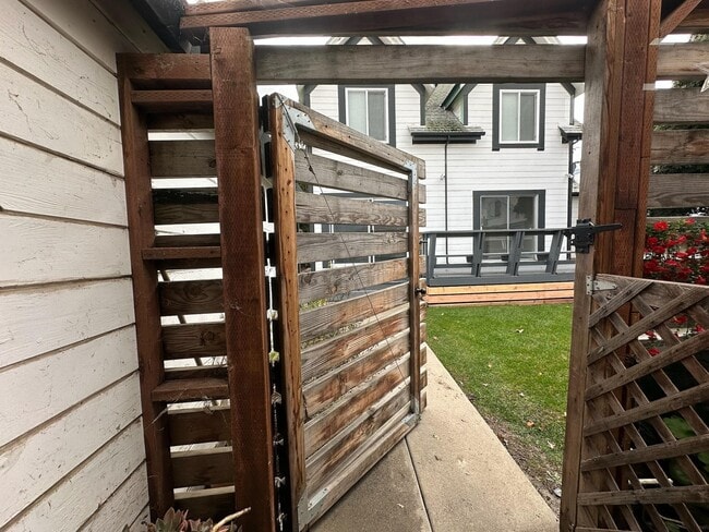 Photo - 315 W 3rd St