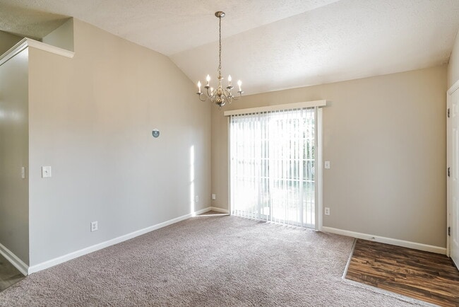 Photo - 574 Rose Cottage Cir