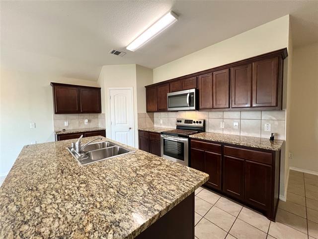 Photo - 526 Clearlake Dr
