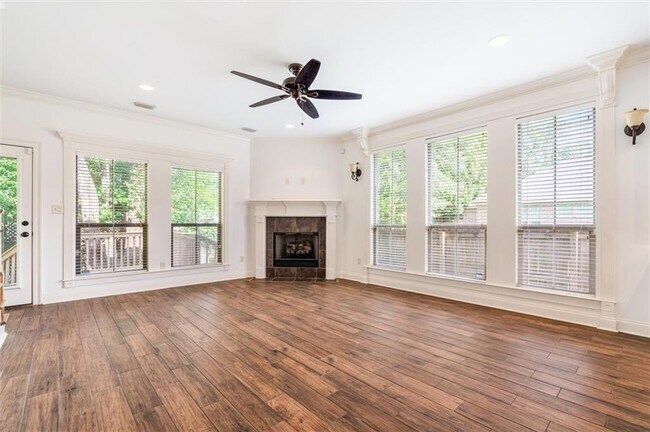 Photo - 1060 Linlen Ave