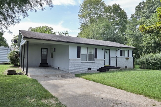 Building Photo - Charming Home in Dresden!