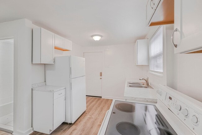 Building Photo - 1997-1999 W Broad St Unit 1999 (All Electric)