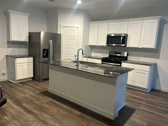 Photo - 1119 Fringed Bluestar Dr