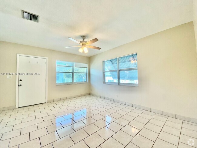 Building Photo - 1824 Monroe St Unit 15 Rental
