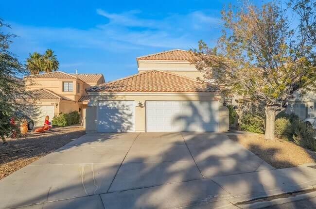 Building Photo - Stunning 4 bedroom home in Henderson with POOL!