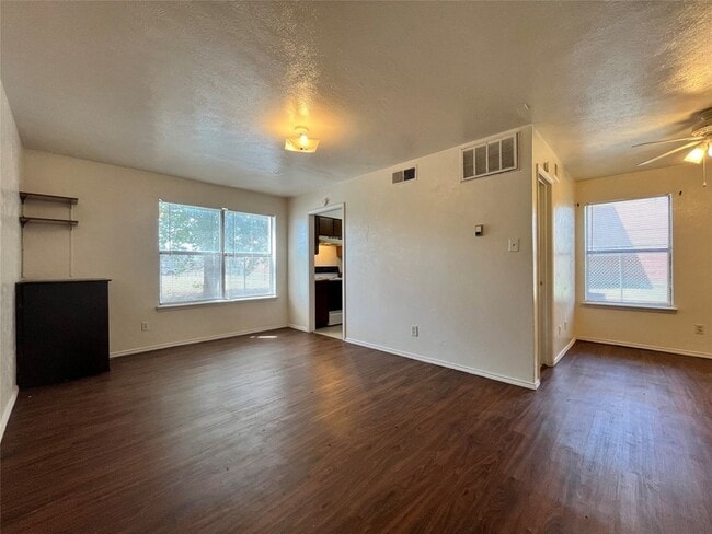 Building Photo - 2526 W Prairie St Unit 203 Rental