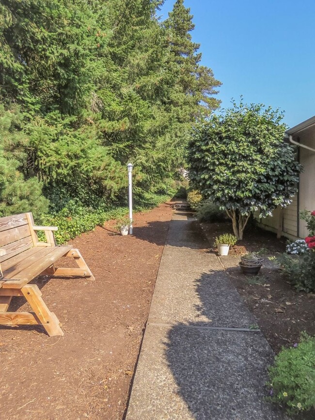 Building Photo - 1021 Swingwood Dr NE Unit SPR025
