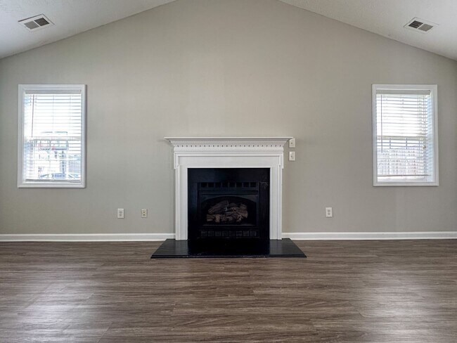Photo - 1502 Bridgeton Way