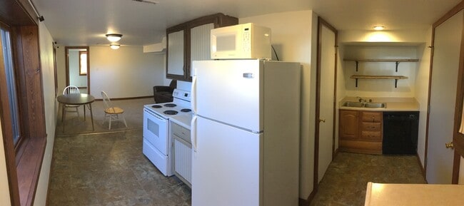 Photo - Two blocks from campus Utilities included