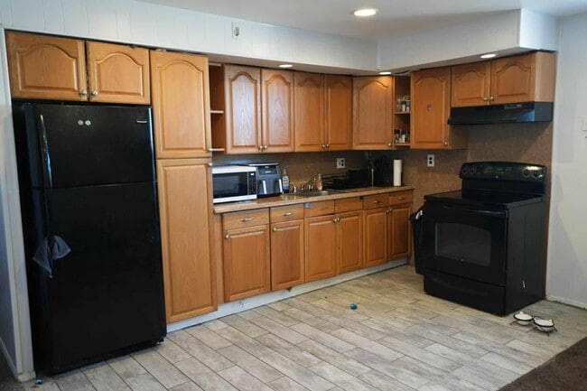 Building Photo - 2601 S 13th St Unit 2601 so 13th st