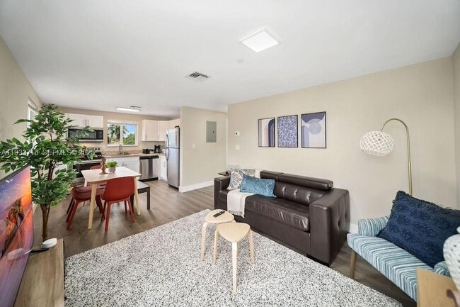 Photo - 2311 Scott St Unit 4