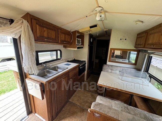 Photo - 9831 TX-106 Loop