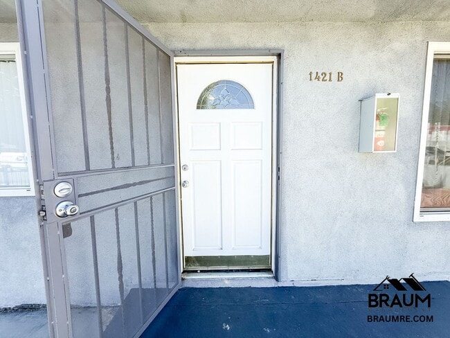 Building Photo - 1415 Centinela Ave Unit 1421B