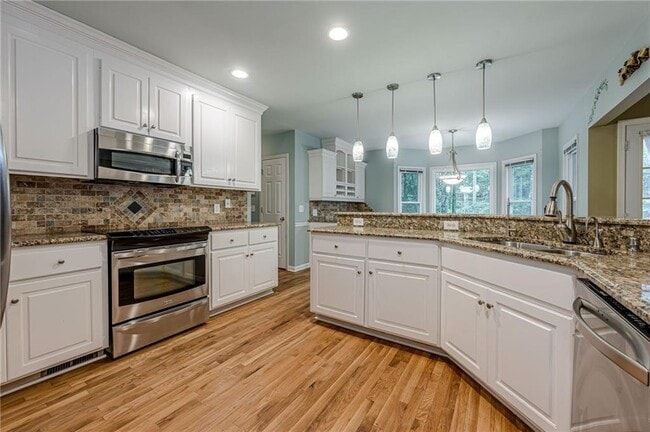 Photo - 461 Braidwood Walk NW