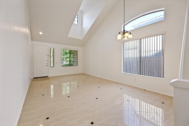 Photo - 1483 E Mia Ln