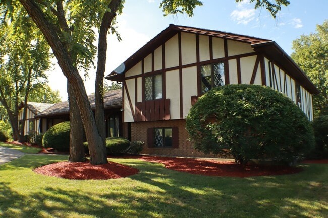 Building Photo - 44 Kingston Dr Rental
