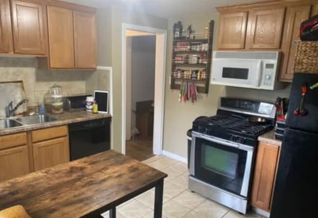 Photo - 1222 Montgomery St W