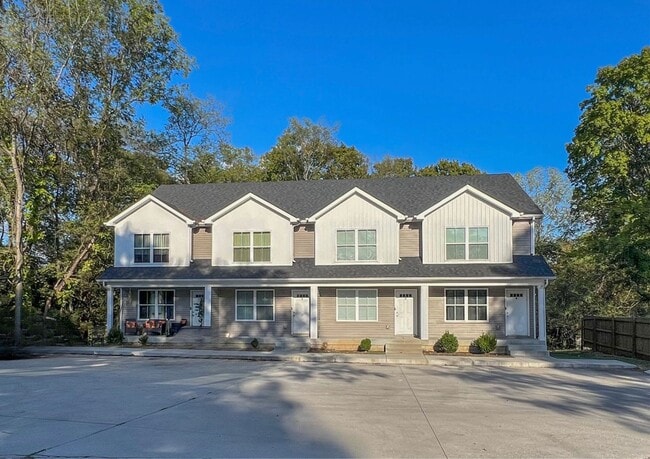 Building Photo - Just like New townhome for Rent!