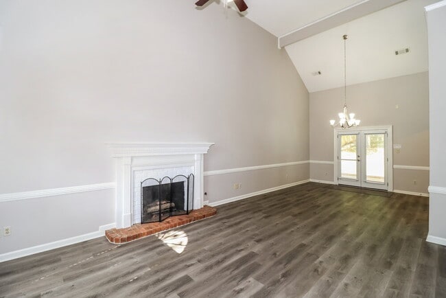 Photo - 2418 Lake Edge Dr