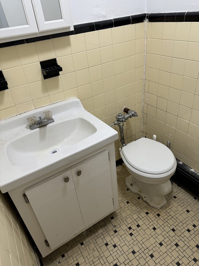 Photo - 3235 Corlear Ave Unit 1