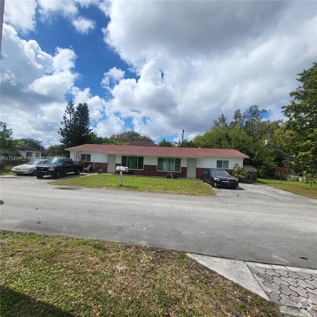 Building Photo - 2 bedroom in Miramar FL 33025 Rental