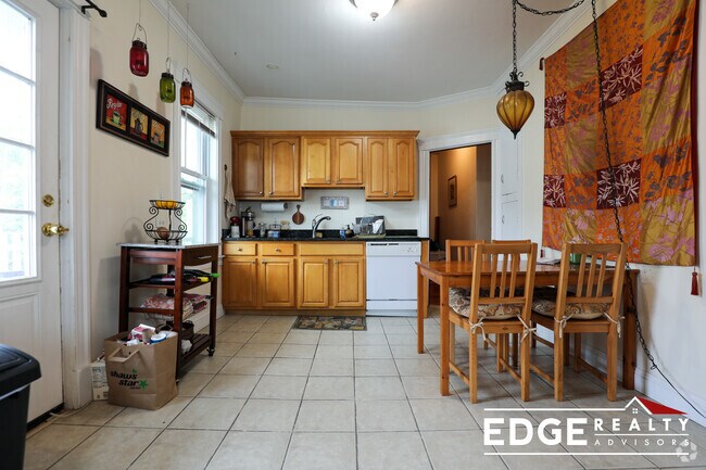 Building Photo - 54 Tremont St Unit 2 Rental